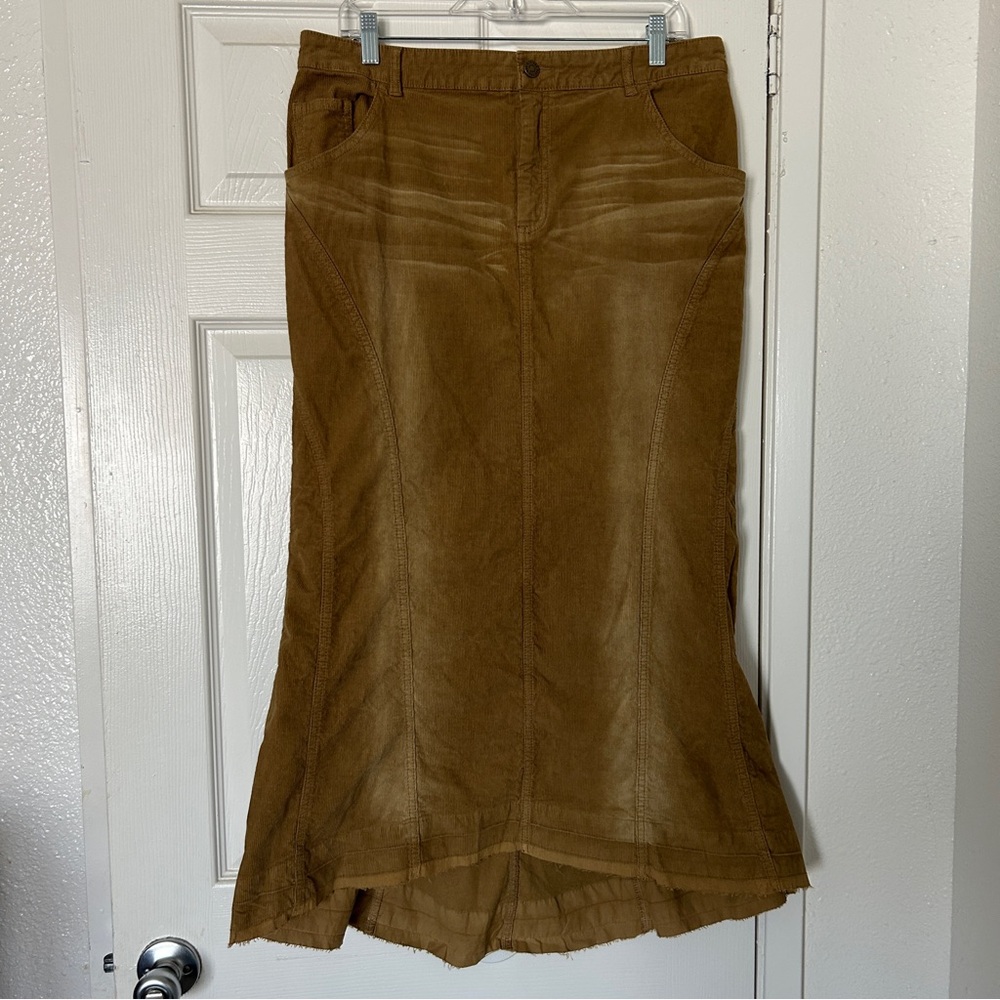 Urban outfitters corduroy maxi flare skirt raw hem
Size L